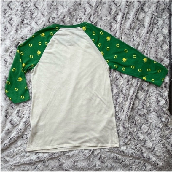 Nike Women’s Medium Green And White Oregon Duck Baseball Style T-Shirt - Picture 2 of 5